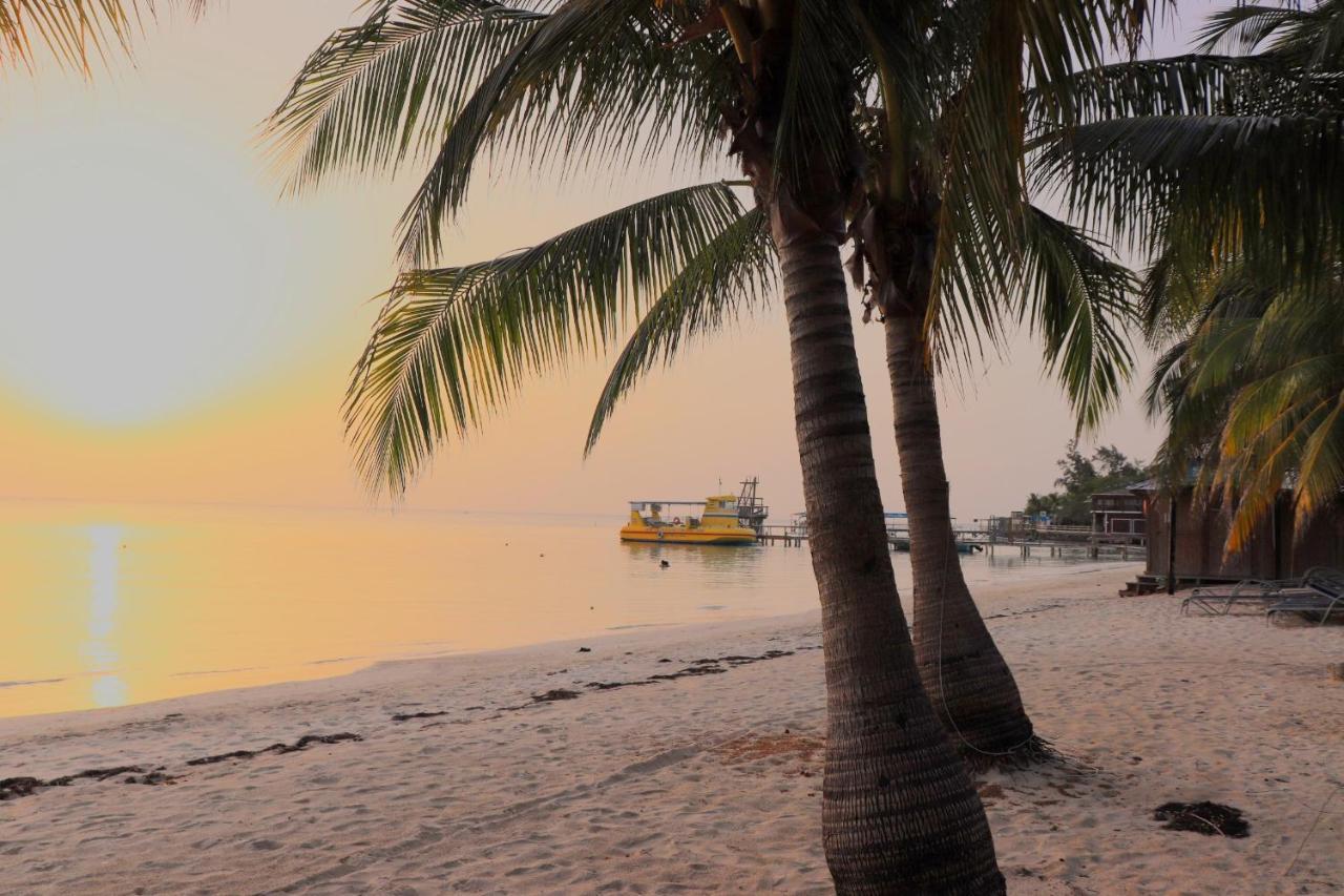 Hotel Posada Seremein ,West Bay ,Roatan ภายนอก รูปภาพ