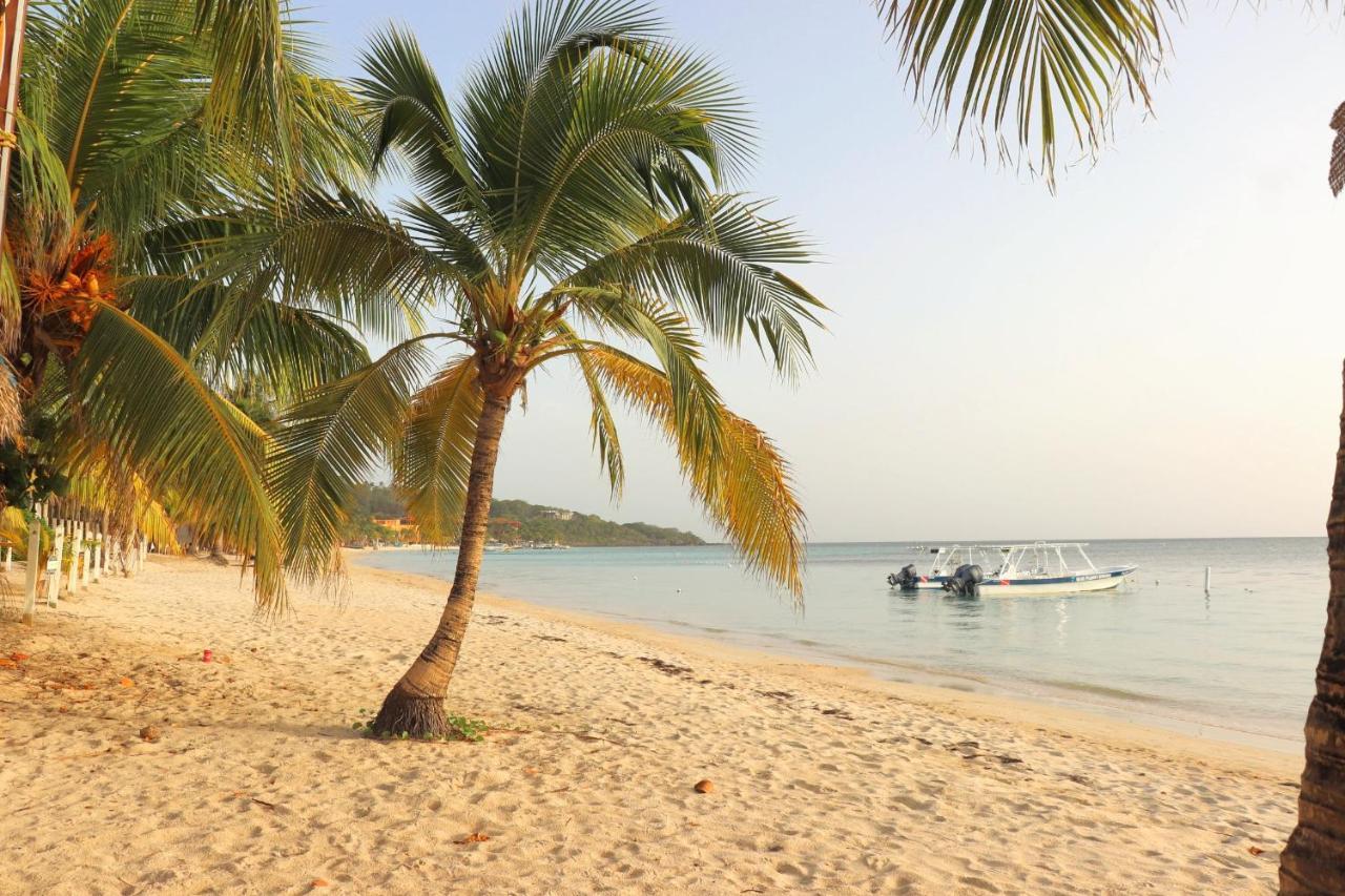 Hotel Posada Seremein ,West Bay ,Roatan ภายนอก รูปภาพ