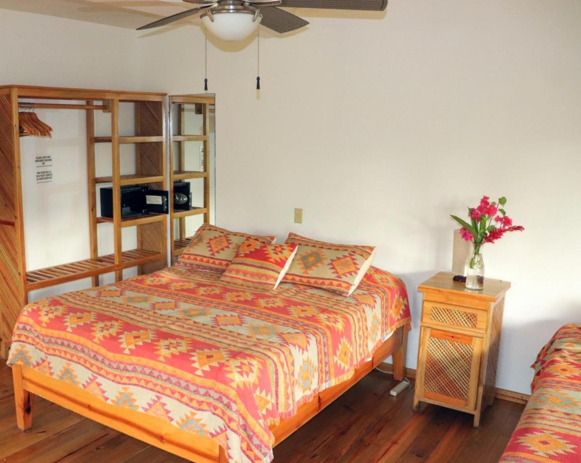 Hotel Posada Seremein ,West Bay ,Roatan ภายนอก รูปภาพ