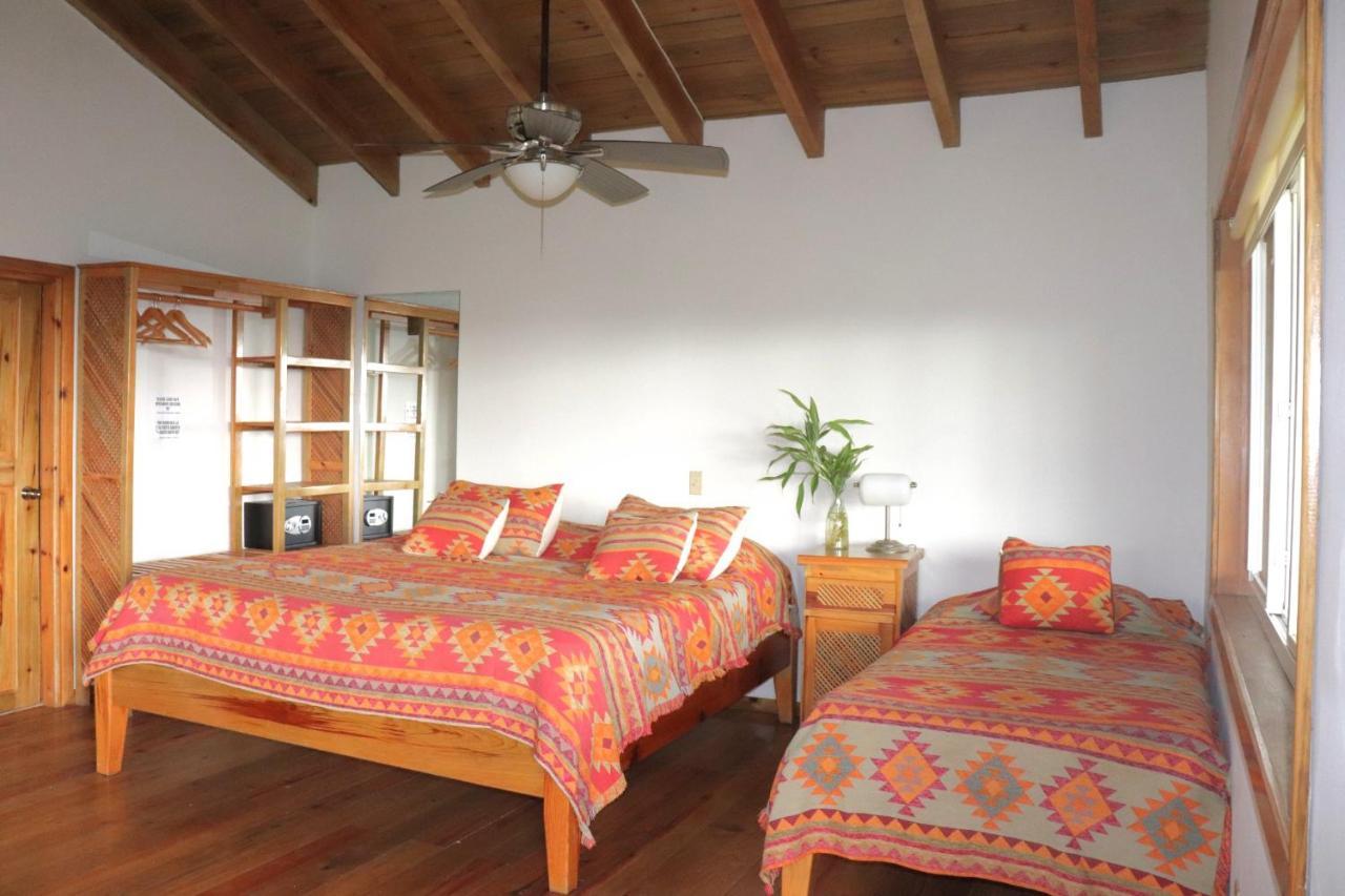 Hotel Posada Seremein ,West Bay ,Roatan ภายนอก รูปภาพ